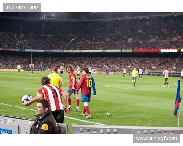 梅西夜访诺坎普引发猜测巴萨未派人参与或因球员临时决定